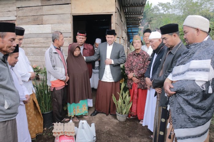 Sambut 1 Muharam, Pj. Bupati Haili Yoga Santuni Masyarakat di Kampung Pondok Gajah