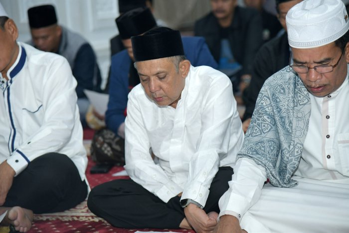 Pj Bupati Mohd Tanwier Ikuti Do'a dan Zikir di Masjid Agung Babussalam