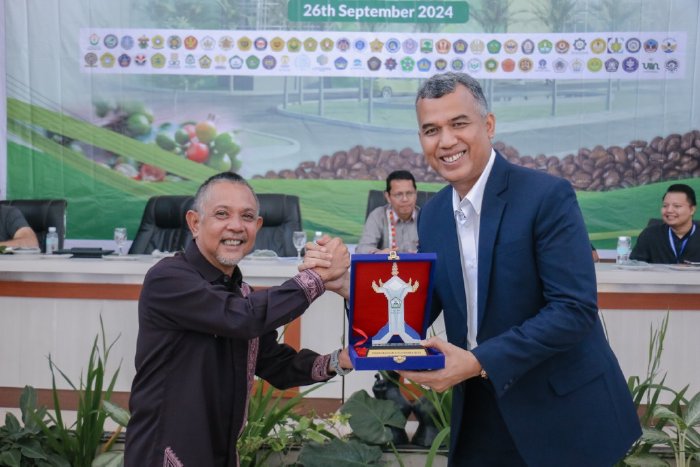 Pj. Bupati Mohd Tanwier Audiensi Terkait Program PKM Internasional Aliansi Program Studi Manajemen dan Bisnis Indonesia