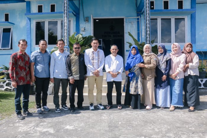 Kunjungi Perumda Tirta Bengi, Pj. Bupati Bener Meriah harapkan produksi air kemasan