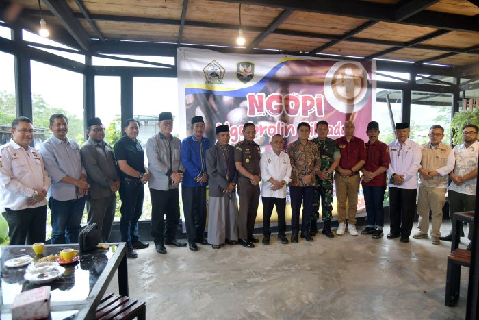 Pj. Bupati Mohd Tanwier ngopi bareng bersama empat Paslon Bupati dan Wakil Bupati