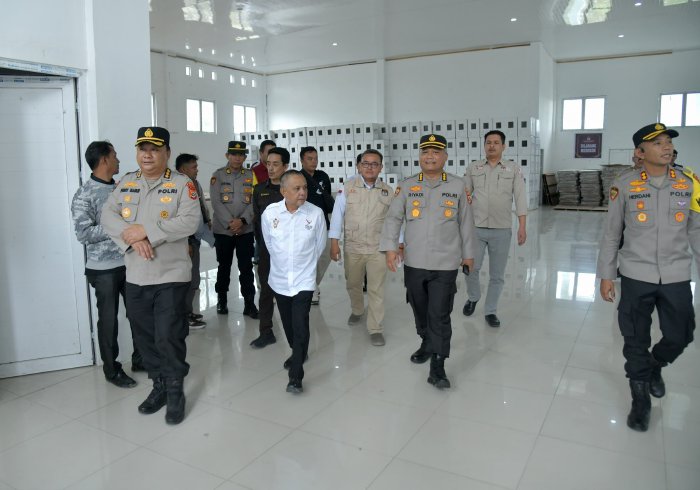 Pj. Bupati Mohd Tanwier Dampingi Tim Polda Aceh Tinjau Gudang Logistik KIP Kabupaten Bener Meriah